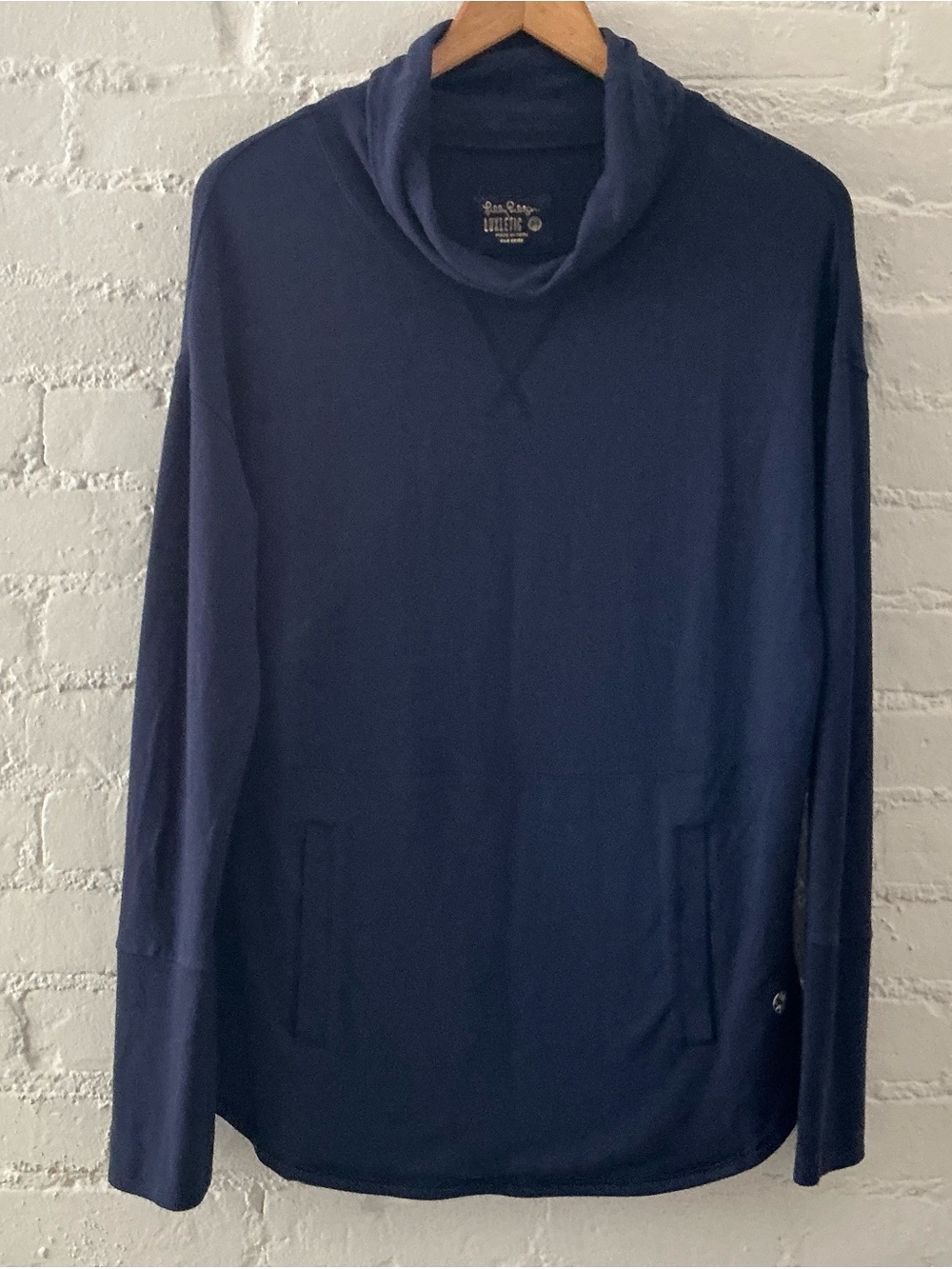 LILLY PULITZER Luxletic true navy Makaylie Pullover Top Athleisure Comfy Shirt M